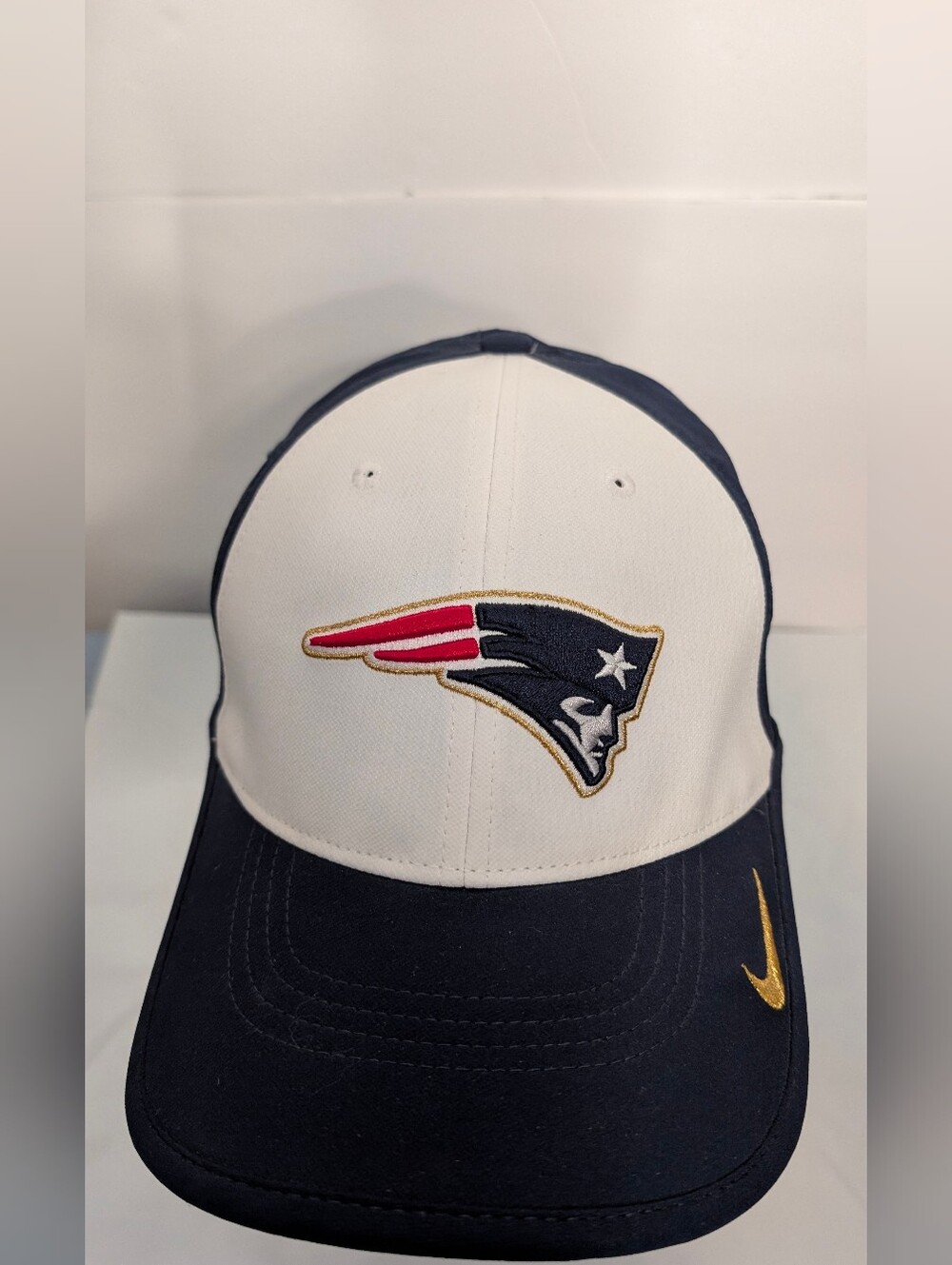 Nike New England Patriots White and Navy Embroidered Logo Cap